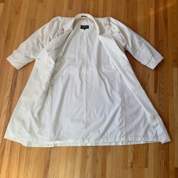 Fall Must Have Vintage 80s ivory trench coat - Picture 5 of 12